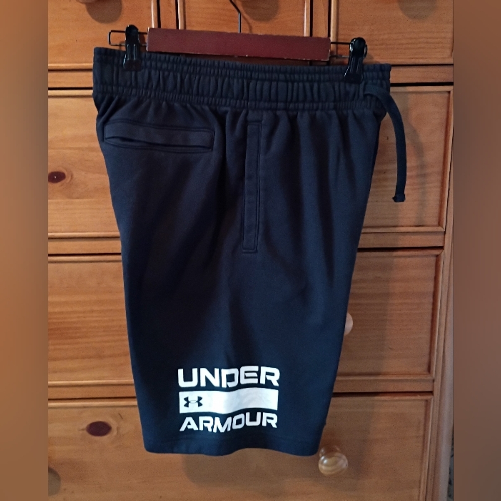 Men's Black Under Armour Fleece Shorts. Size Medium! - Picture 3 of 5